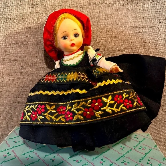 Madame Alexander Vintage Doll Finland 761 with box - Picture 3 of 10